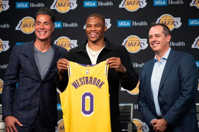 荣归故里韦少笑逐颜开，新赛季他要“边走边看”